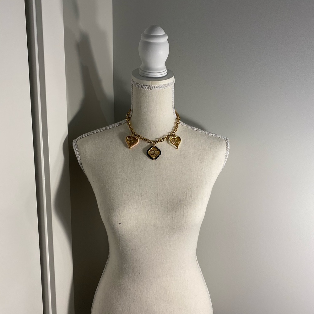 Chanel Chocker - Heart of Hearts - Authentic - Picture 3 of 11